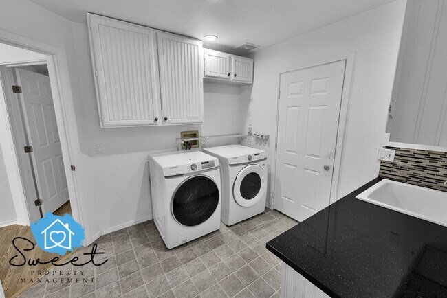 Building Photo - 5499 S Yarrow Pl