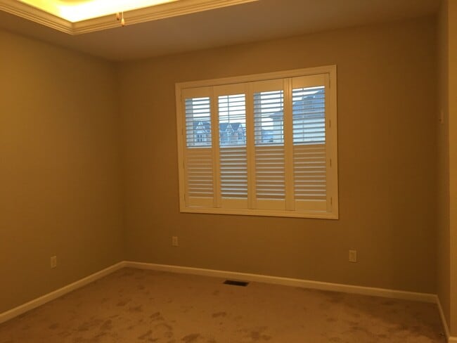 Building Photo - 3 Bedroom, 3 1/2 Bath Condo