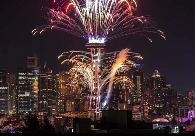 Building Photo - East Lake Town House