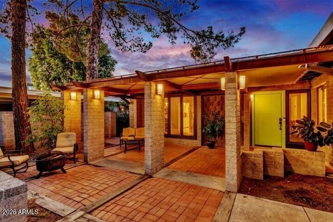 Building Photo - 1118 E Laguna Dr