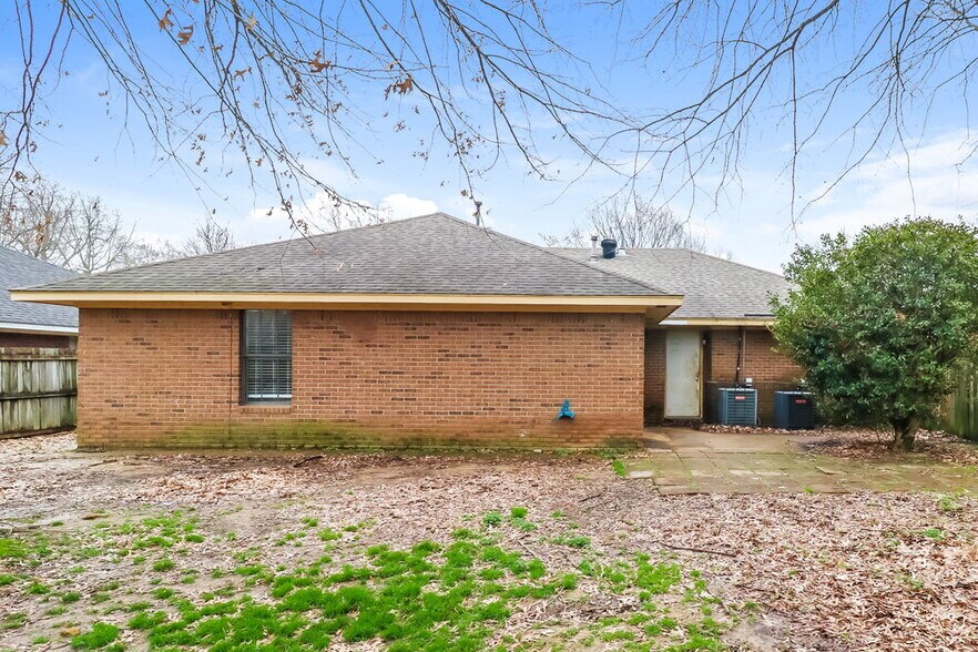 Building Photo - 6659 Valerie Dr
