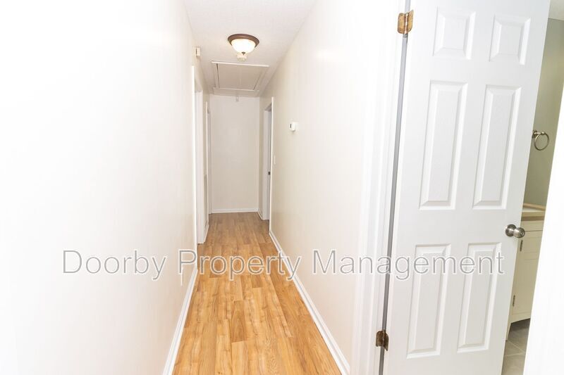 Building Photo - 8807 Heathfield Dr