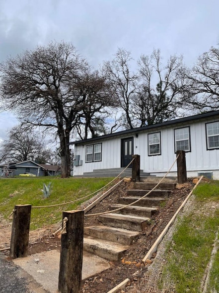 Building Photo - 6613 Stoney Dr