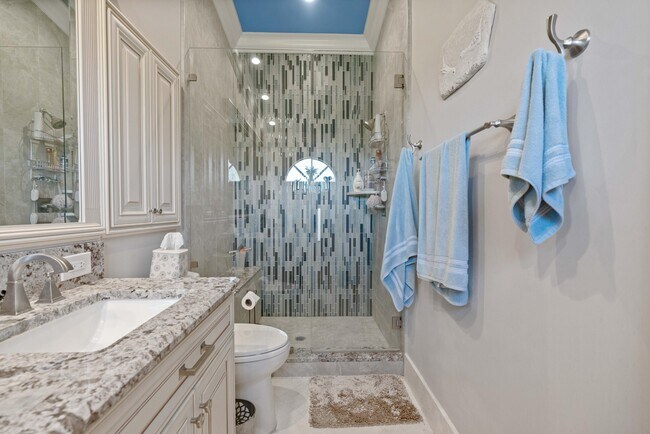 Building Photo - 2706 Fairway Dr N