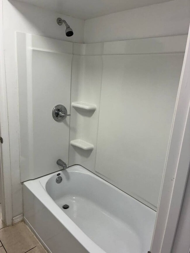 Building Photo - 2-Bedroom Duplex in North Lakeland