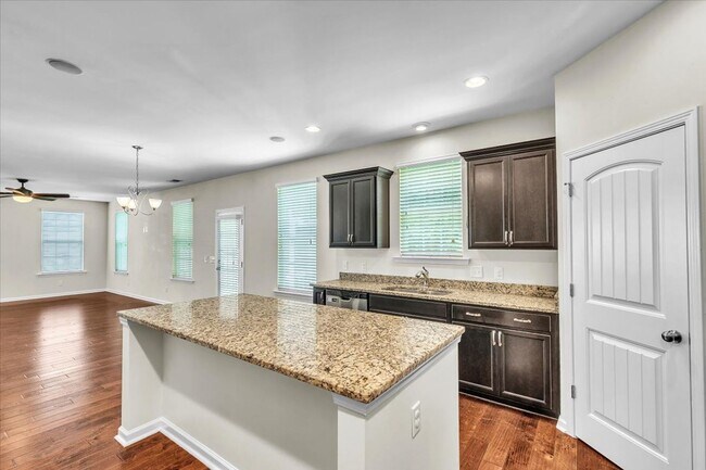 Building Photo - 5 bedroom house in the Somersby neighborhood in Pooler