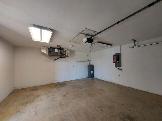 Building Photo - 18 NW 29th Pl