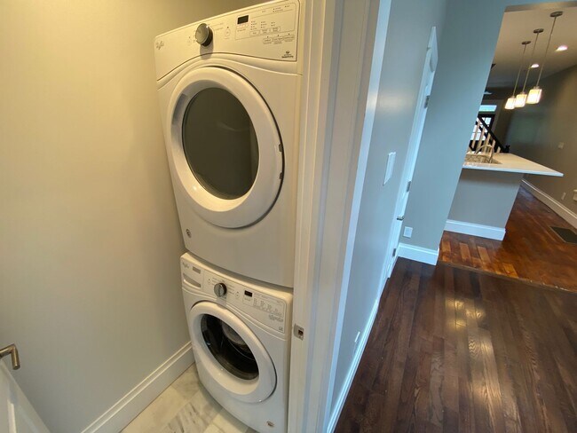 Building Photo - Hunter Ave 1197-1199 GW2