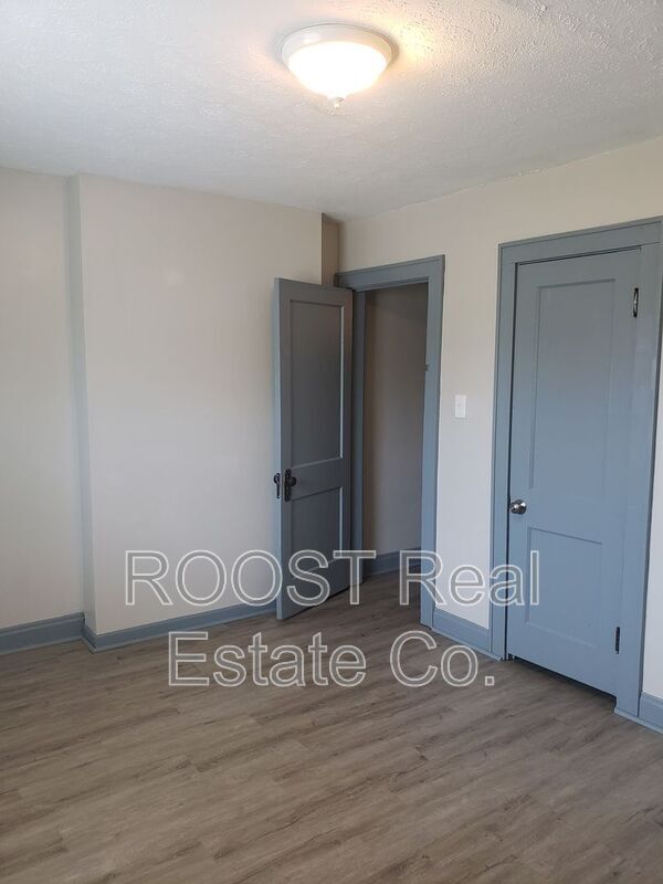 Building Photo - 209-211 N. Hague Avenue