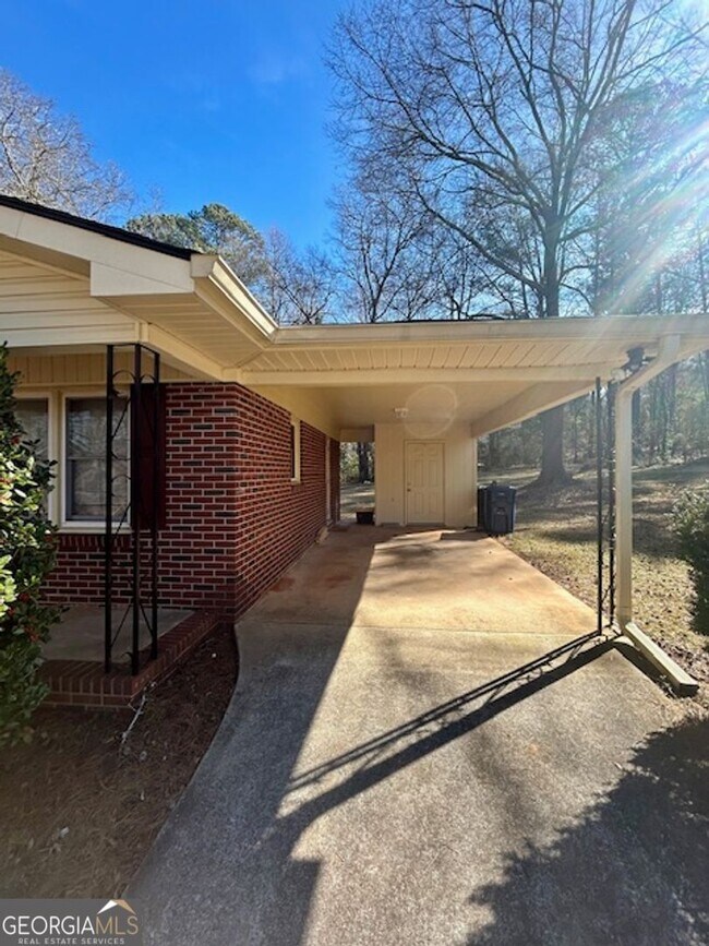 Building Photo - 194 VFW Dr