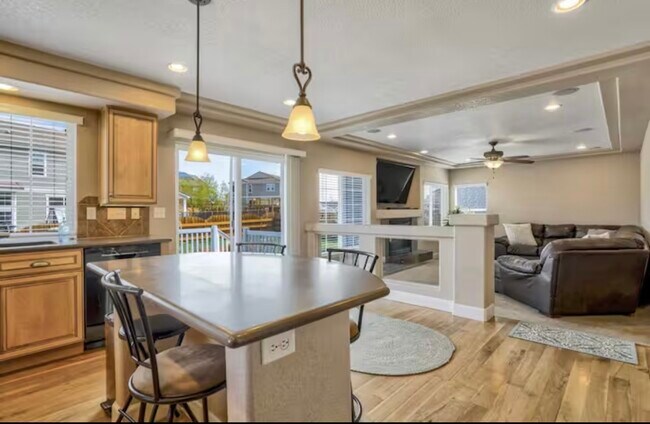 Building Photo - 10904 Cascading Spring Cir