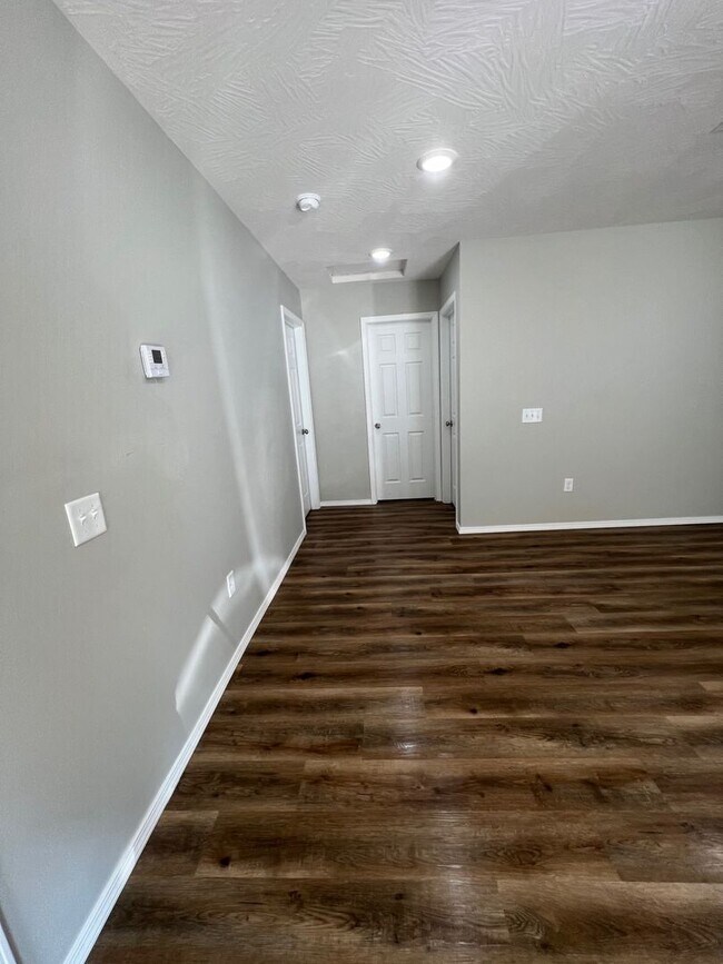 Building Photo - 2444 N Benton Ave