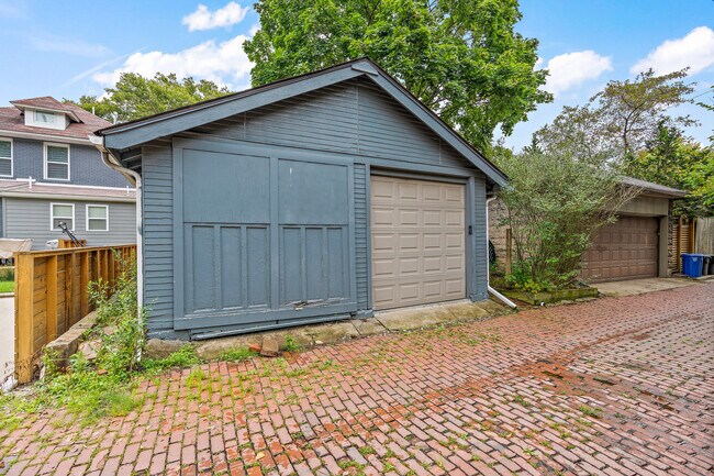 Building Photo - 576 Celeron St
