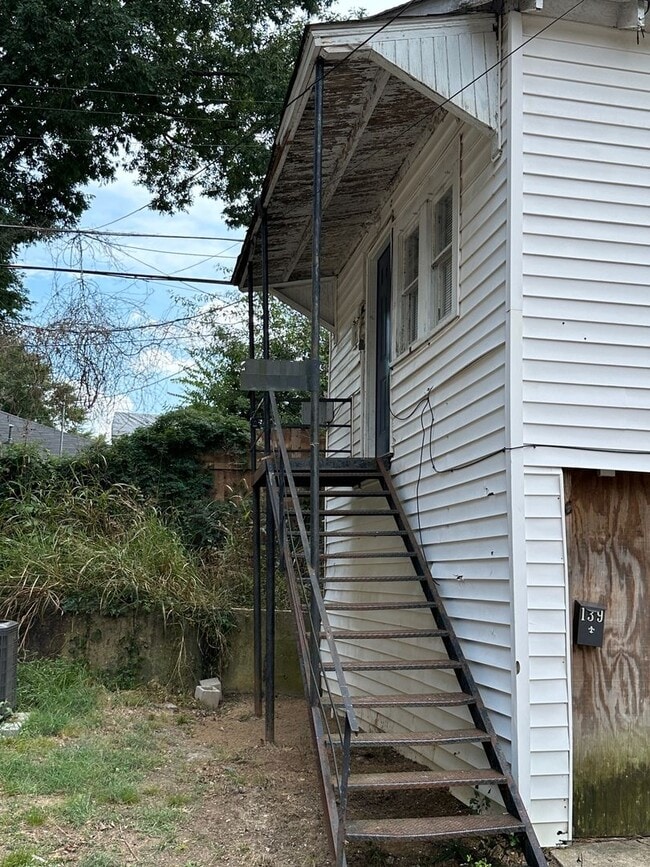 Primary Photo - Highland - 1 bed 1 Bath - Freshly Painted