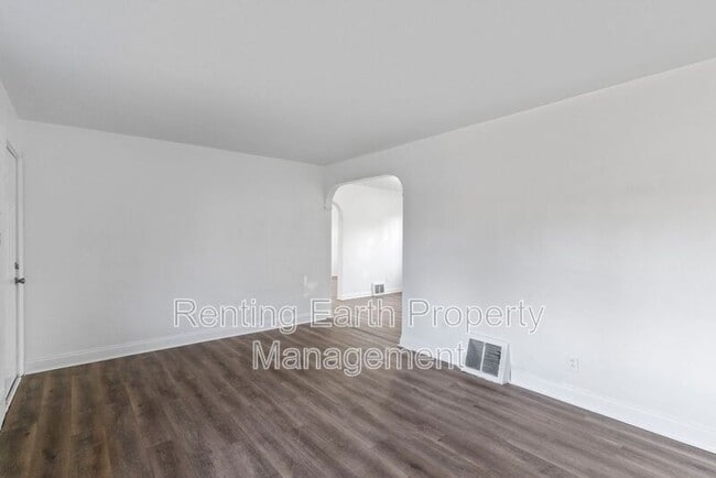 Building Photo - 588 Cosie Dr