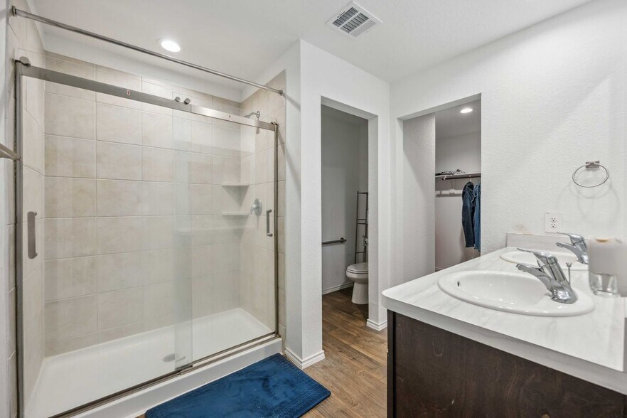 Building Photo - 16684 Lonely Pines Dr