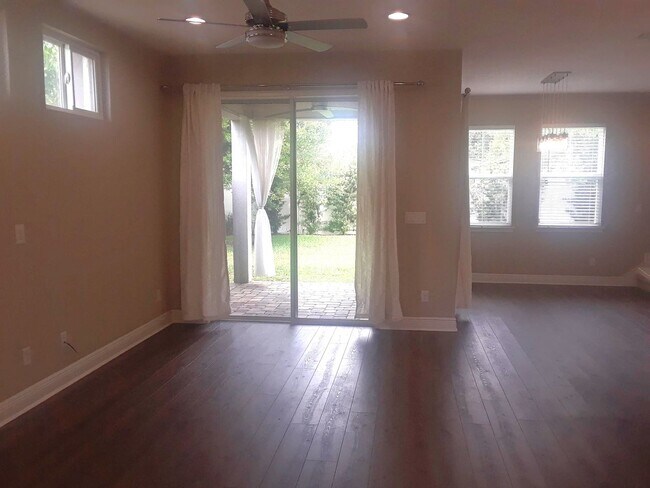 Building Photo - Modern Luxury Townhome in Prime Downtown Orlando Location