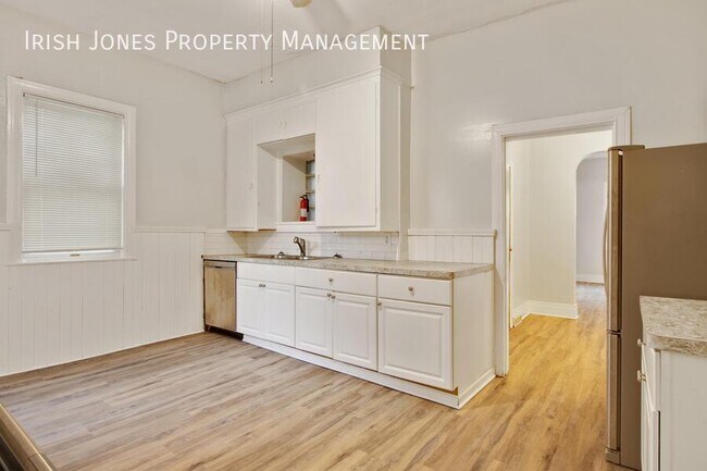 Building Photo - 608 Niagara St