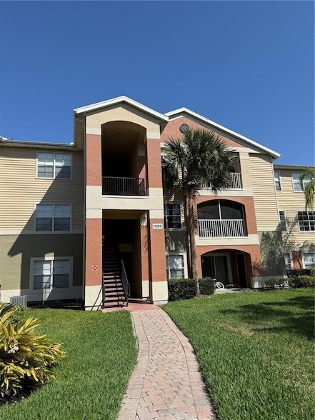 Building Photo - 1950 Summer Club Dr