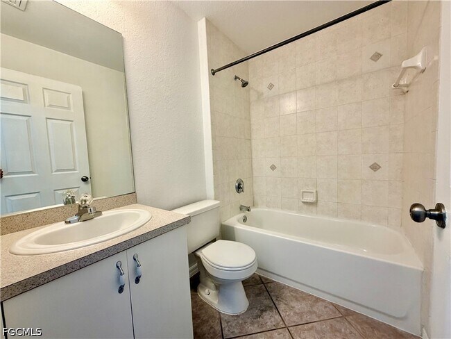 Building Photo - 109 NE 16th Pl