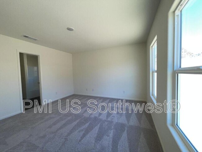 Building Photo - 2406 Village Dr
