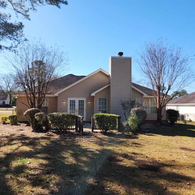 Building Photo - 3631 Club Dr