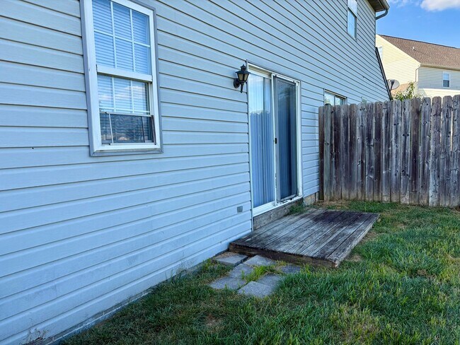 Building Photo - 2 Bedroom 1 Bathroom in Mount Joy!