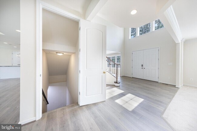 Building Photo - 7640 Knotting Hl Ln