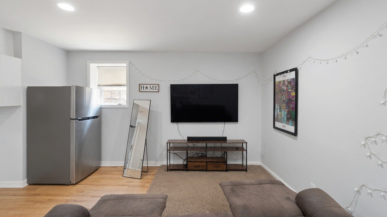 Building Photo - 959 N Wolcott Ave