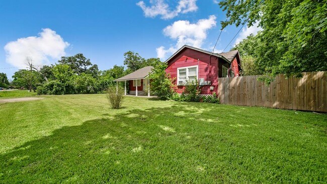 Building Photo - 1164 3 Rd St