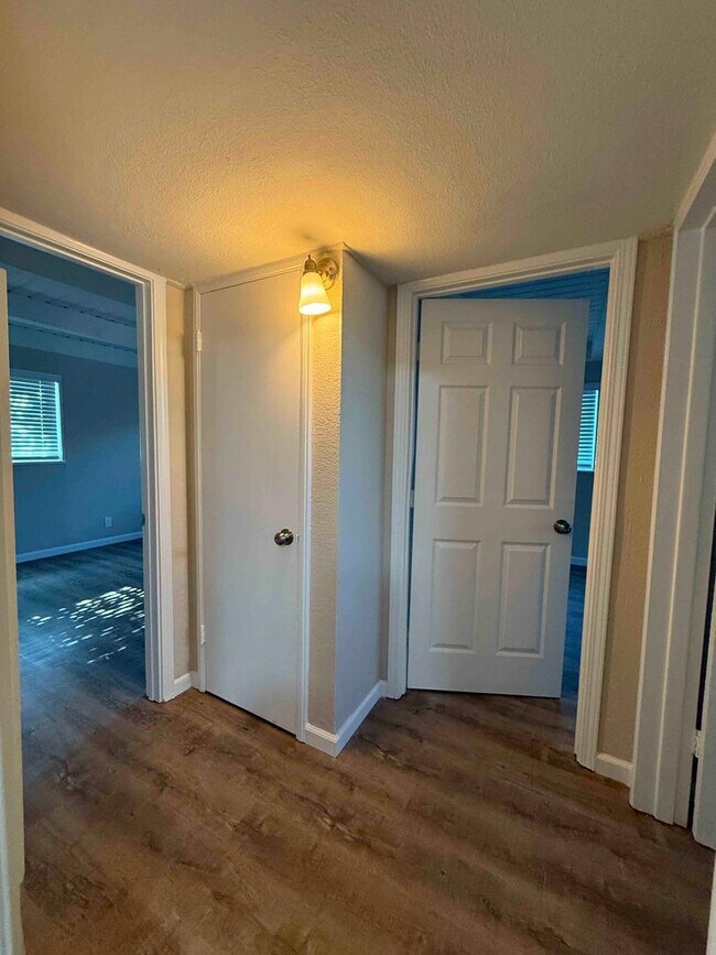 Building Photo - 3 Bed Home