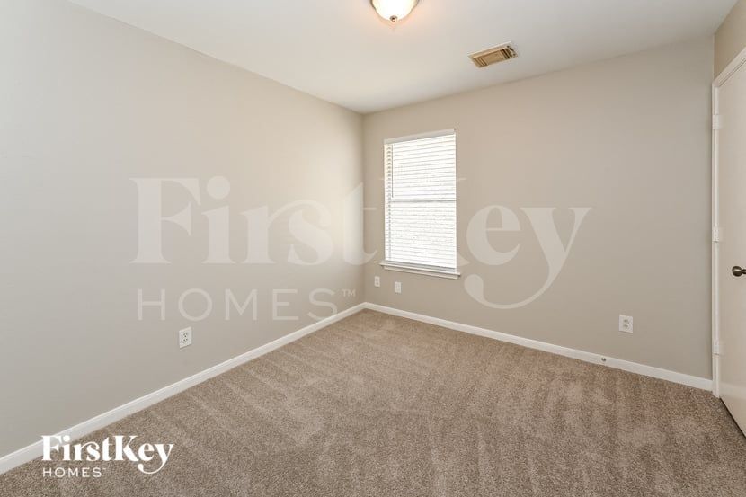 Building Photo - 7234 River Pines Dr