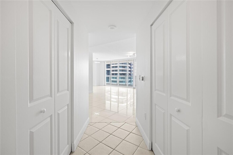 Building Photo - 1250 S Miami Ave