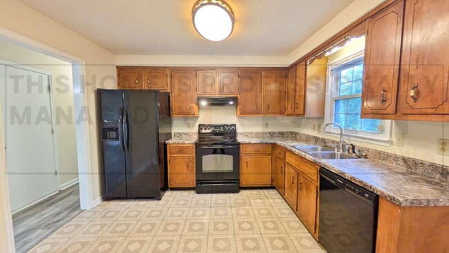 Building Photo - 3388 Oak Park Dr