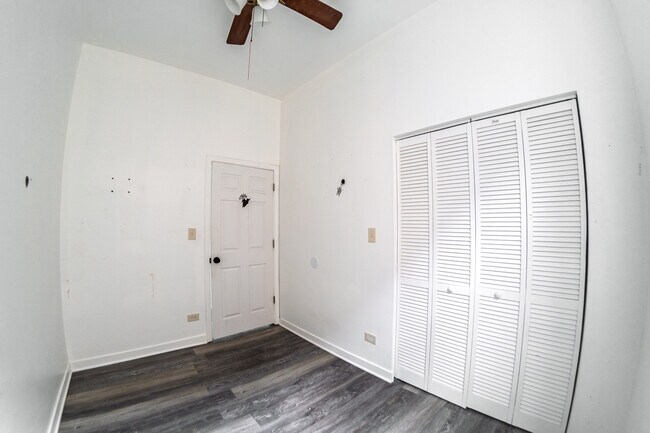 Building Photo - 317 S Homan Ave