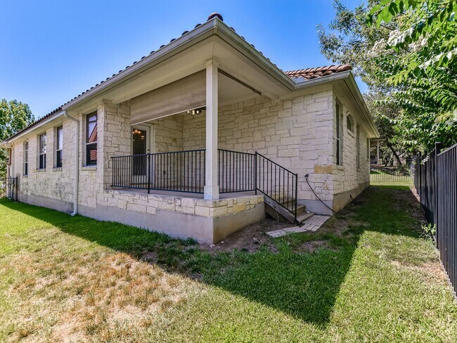 Building Photo - 3712 Broadwinged Hawk Cove