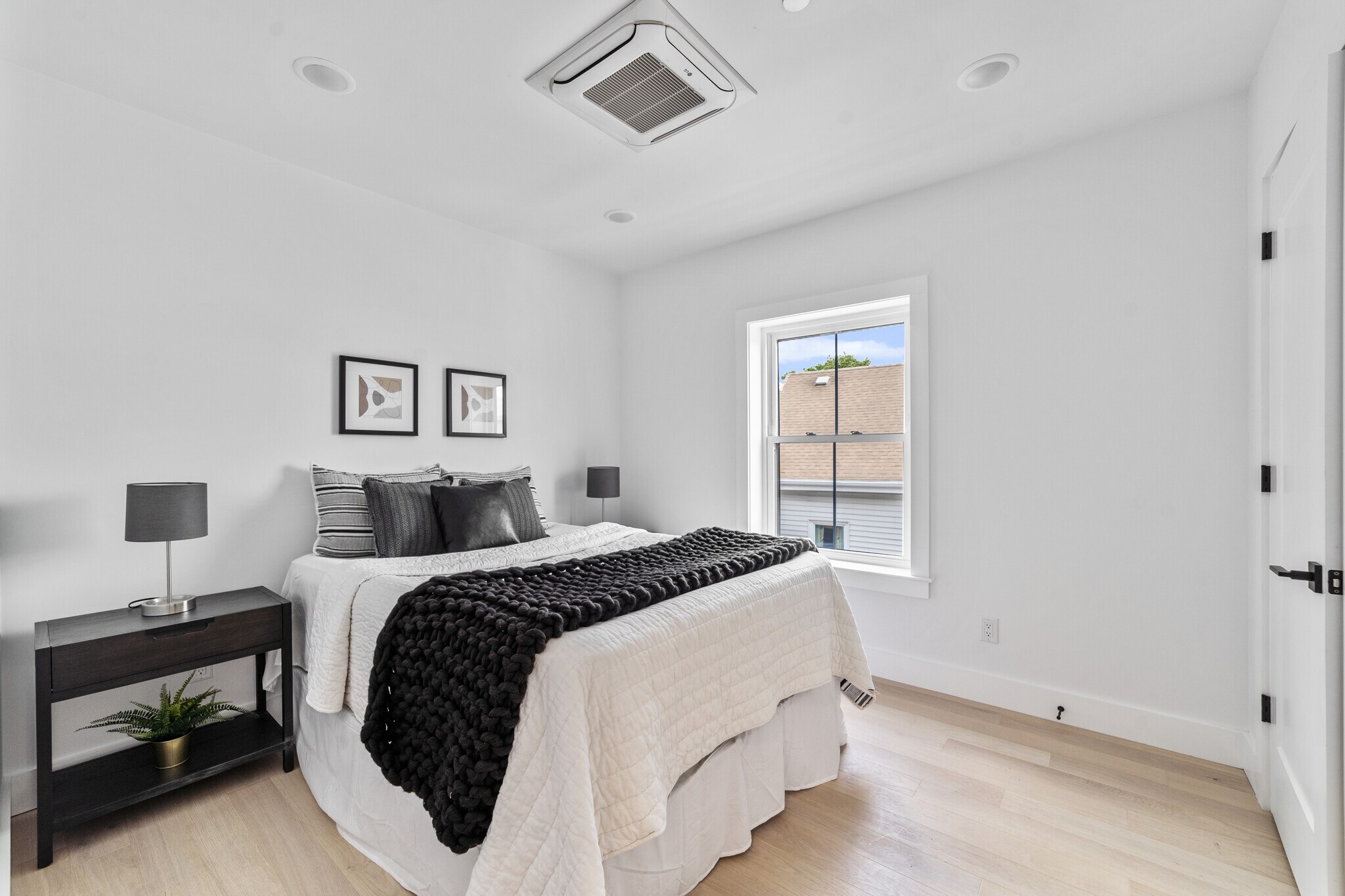 Building Photo - 208 Spencer Ave