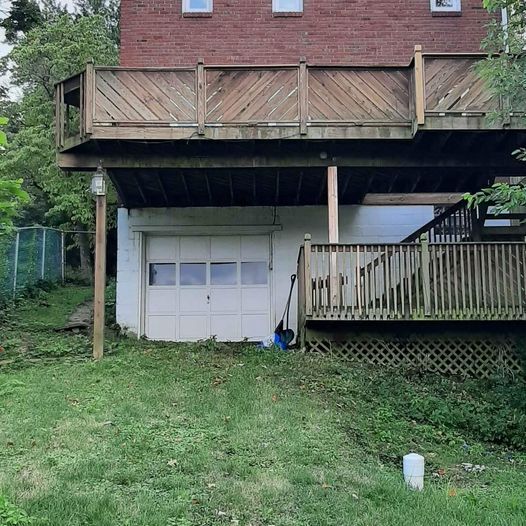 Double deck - 106 Koegler Ave