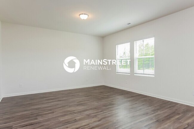 Building Photo - 4 Bedroom Pet-Friendly Home in Zebulon, NC with Main Street Renewal