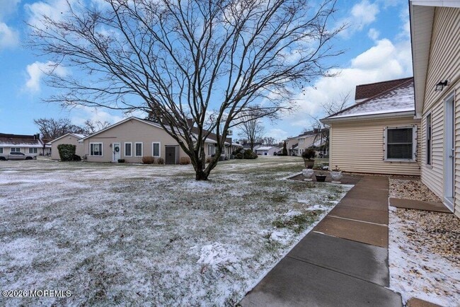 Building Photo - 11 Sutton Dr