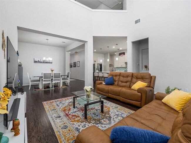 Building Photo - 6512 Covina Ln