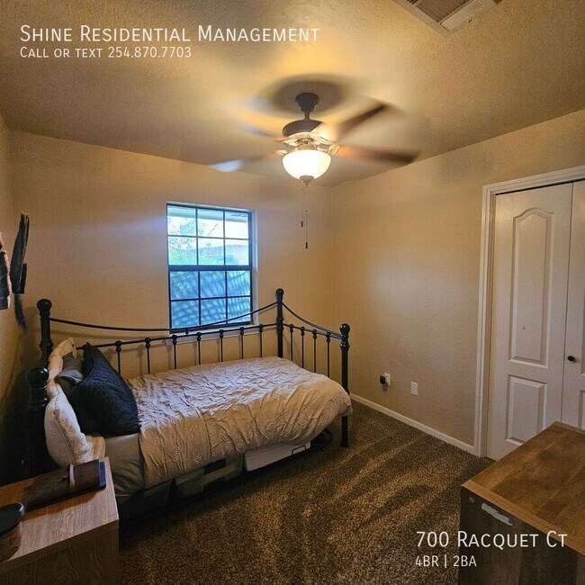 Building Photo - 700 Racquet Ct