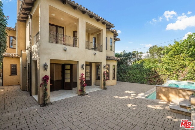 Building Photo - 823 Yale St