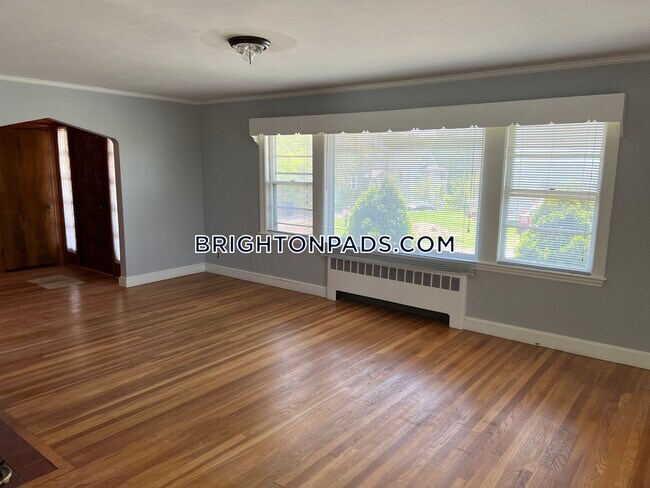 Building Photo - 11 Allen St