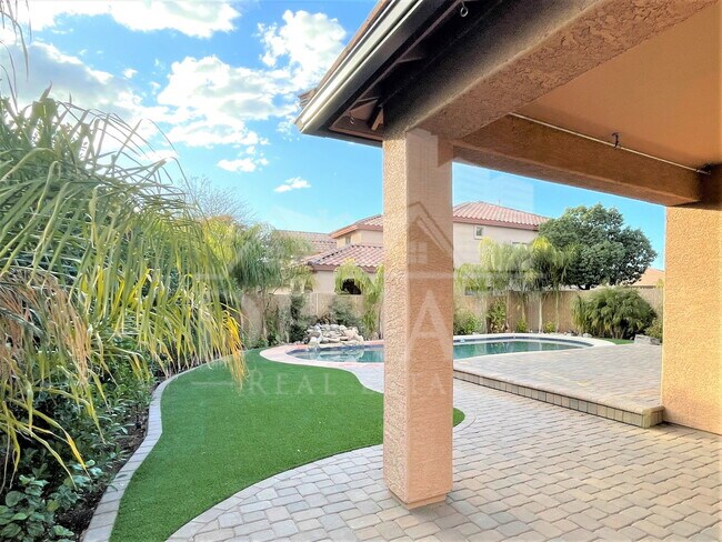 Building Photo - 30204 N 73rd Ave