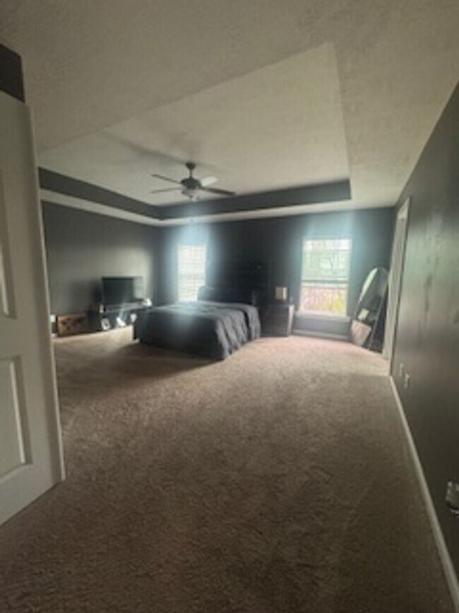 Building Photo - Available Now! Beautiful 3-Bedroom Home in Canterbury Farms