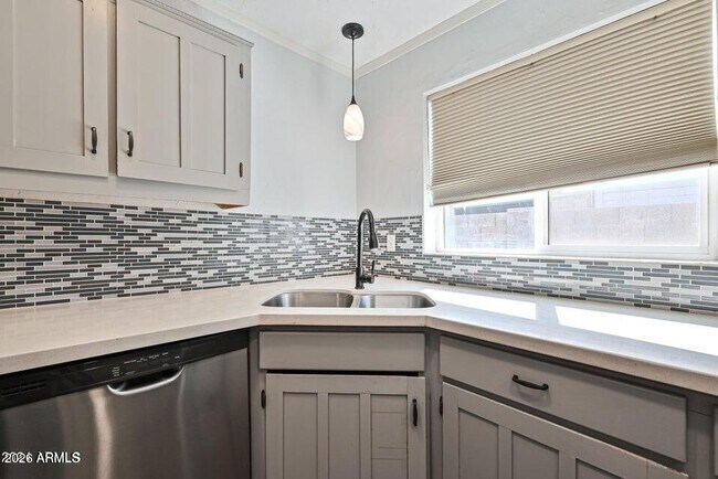 Building Photo - 6133 W Tierra Buena Ln