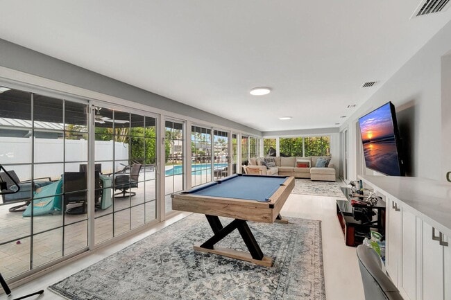 Building Photo - 4450 NE 23rd Ave