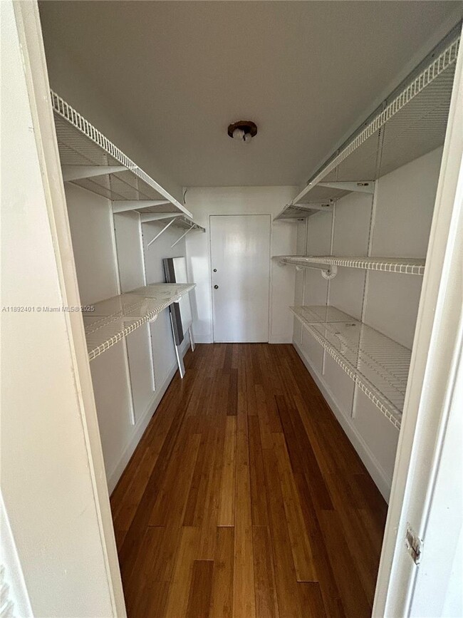 Building Photo - 18021 Biscayne Blvd