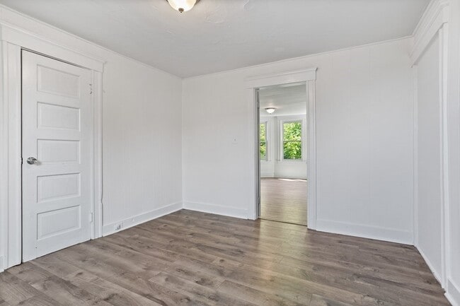 Building Photo - 8 Delaware St